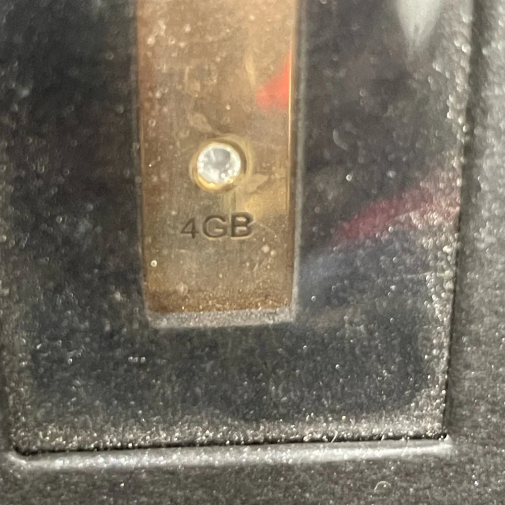 HP Gold USB Flash Drive